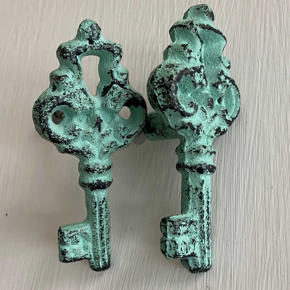 Set of 2 Shabby Chic Cast Iron Skeleton Key Drawer Pulls Mint Green Distressed - Picture 8 of 11